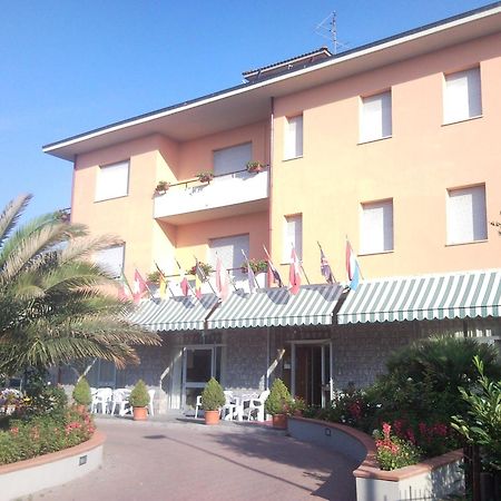 Hotel Trasimeno Bittarelli Кастильоне-дель-Лаго Экстерьер фото